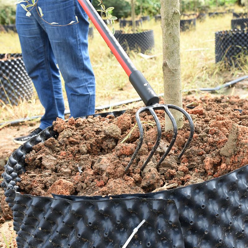 Manual steel garden cultivator function