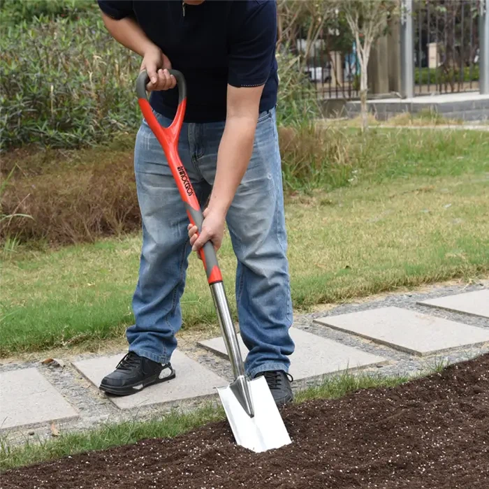 Inoxidable versus carbono: elección de herramientas de jardín